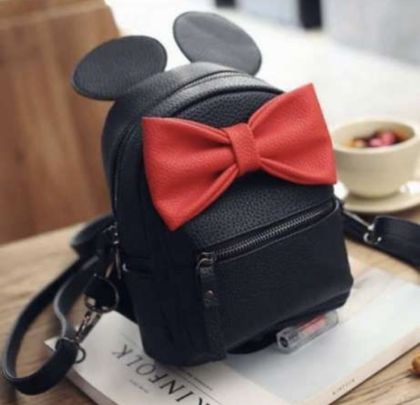 Дамска кожена раница 'Мики Маус' с очарователна червена панделка – Стил и игривост в едно