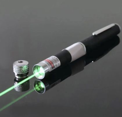 Зелен лазер с USB зареждане и танцуващи светлини – Идеален за презентации и работа с дъска