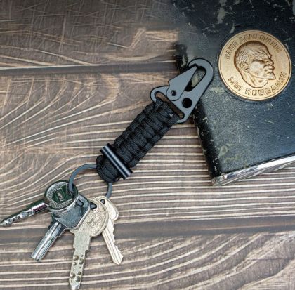 Тактически паракорд ключодържател с карабинер за високи натоварвания - Здравина и надеждност във всеки момент