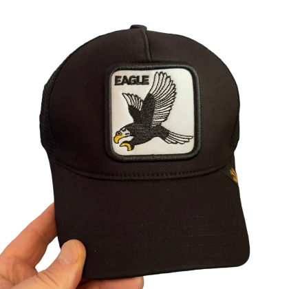 Мъжка лятна шапка с прохладна мрежа и твърда козирка – комфорт и стил за топлите дни