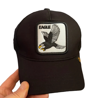 Мъжка лятна шапка с прохладна мрежа и твърда козирка – комфорт и стил за топлите дни